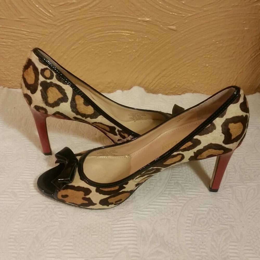 Leopard pumps